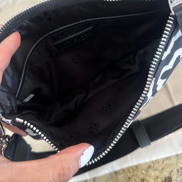 New Tory Burch NYLON PRINTED WEB CONVERTIBLE CROSSBODY BLACK-IVORY THE FLOWER - Picture 10 of 10